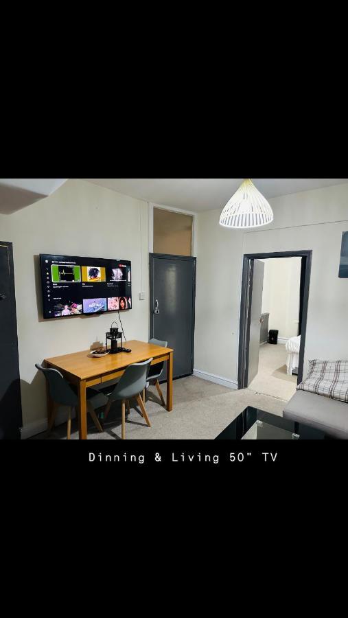 2 Bedroom Double Bed In East Londres Exterior foto